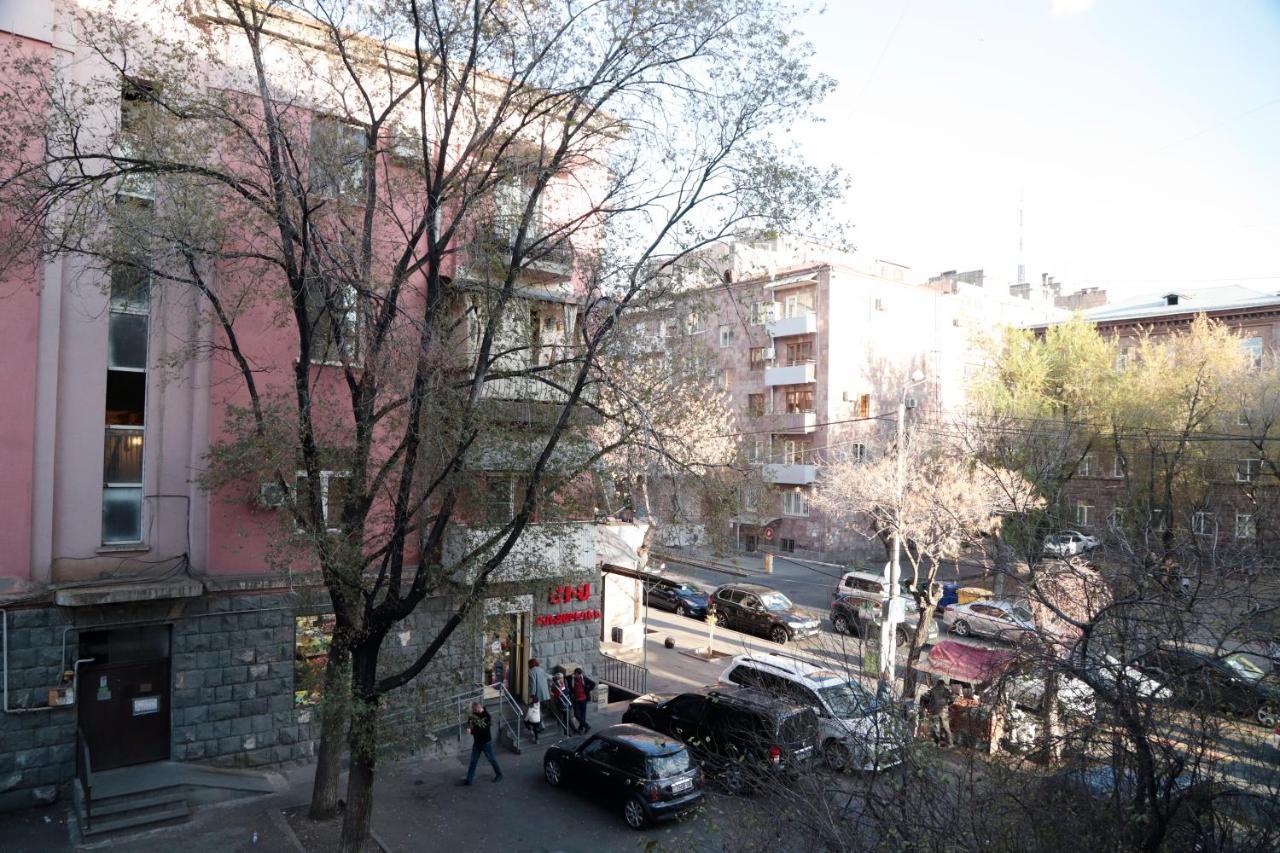 Am Studio Apartment Yerevan Bagian luar foto